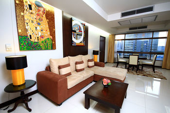 Pinnacle Lumpinee Hotel & Spa