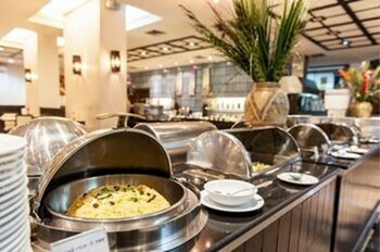 Pinnacle Lumpinee Hotel & Spa