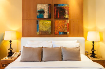 Pinnacle Lumpinee Hotel & Spa