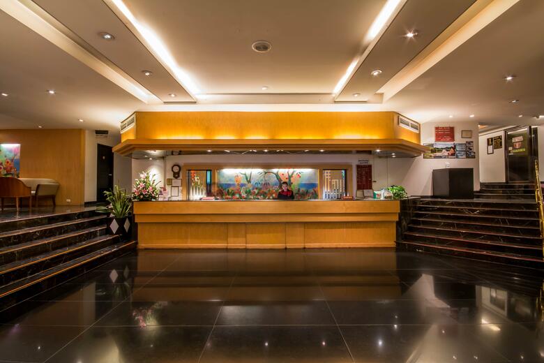 Tai-pan Hotel
