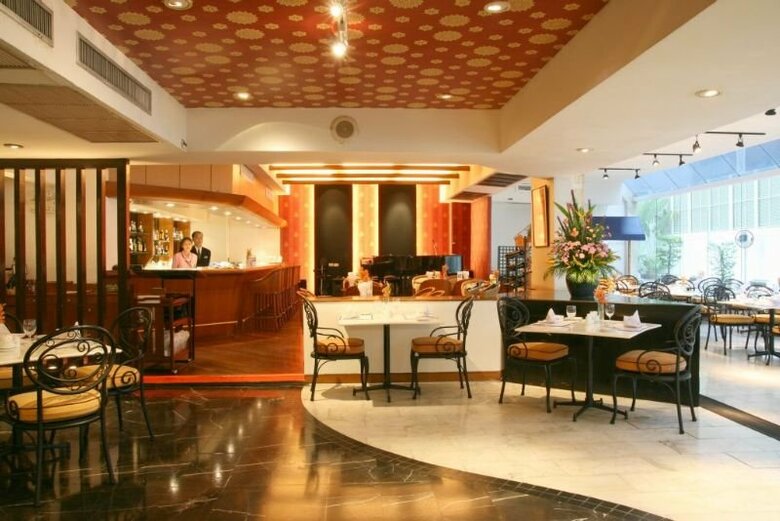 Tai-pan Hotel