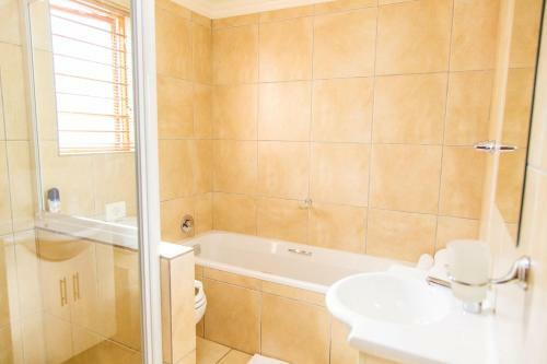 Hostal The Celtis Manor Guest House