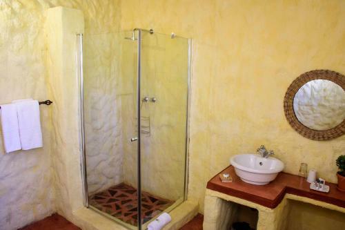 Hostal By Bush Telegraph Lodge