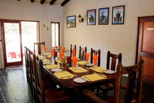Hostal By Bush Telegraph Lodge