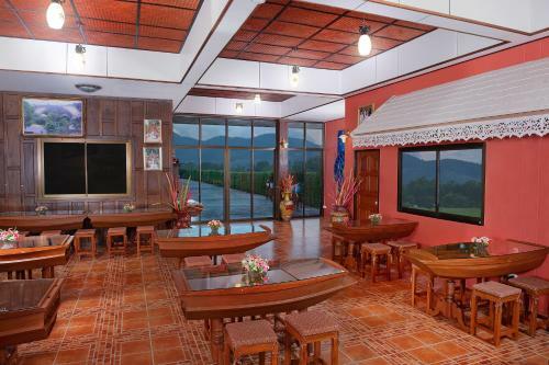 Hotel Montharntham Resort Ruknailuang