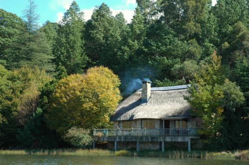 Hotel Lake Naverone Holiday Cottages