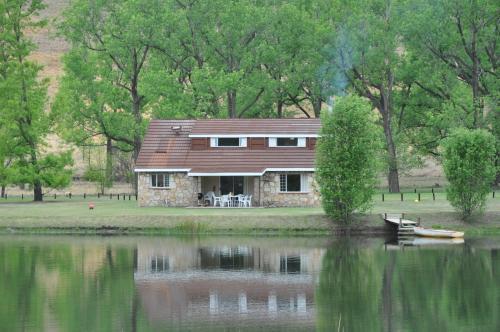 Hotel Lake Naverone Holiday Cottages