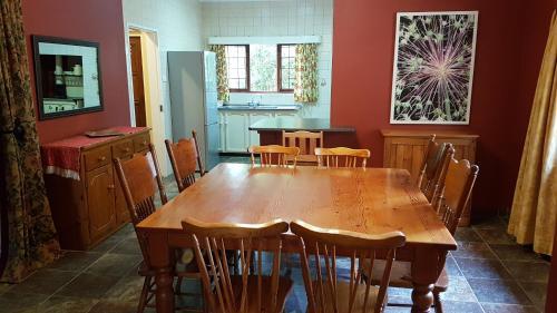 Hotel Lake Naverone Holiday Cottages