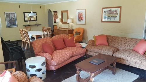 Hotel Lake Naverone Holiday Cottages