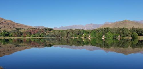 Hotel Lake Naverone Holiday Cottages