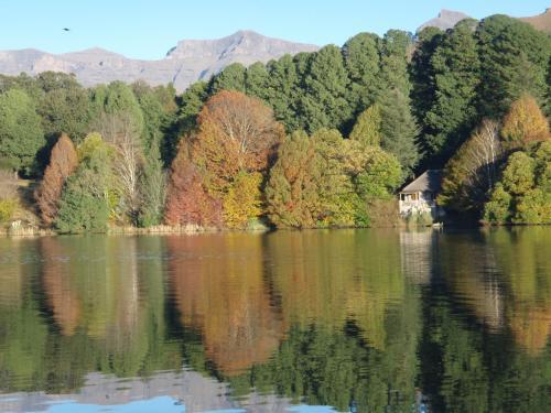 Hotel Lake Naverone Holiday Cottages