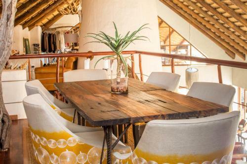 Royal Madikwe Luxury Safari Lodge