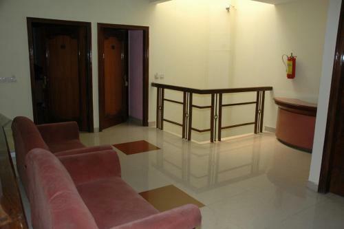 Hotel D R International