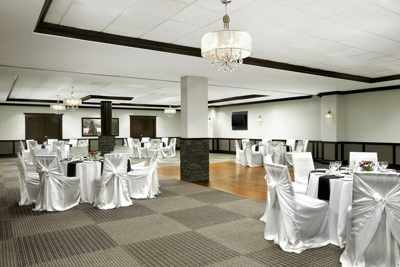 Hotel Four Points By Sheraton Calgary West