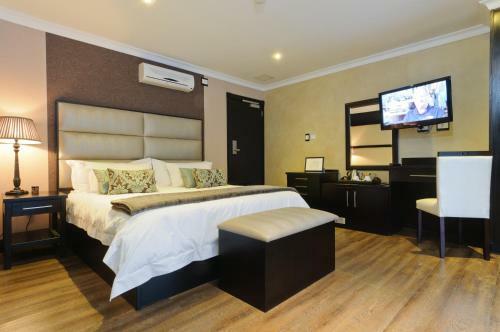 Hostal Executive Suites At 555