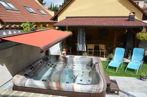 Hostal Penzion H-market