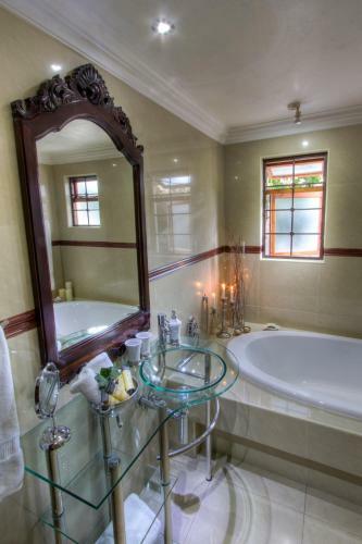 Hostal The Oasis Signature Hotel