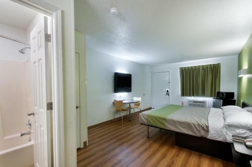 Motel 6 Charles Town