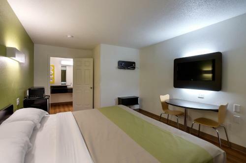 Motel 6 Charles Town