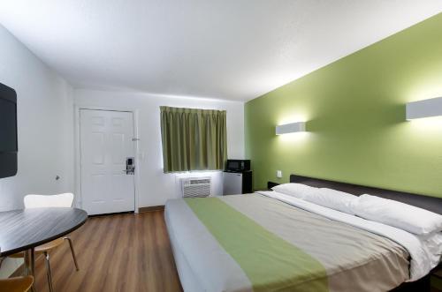 Motel 6 Charles Town
