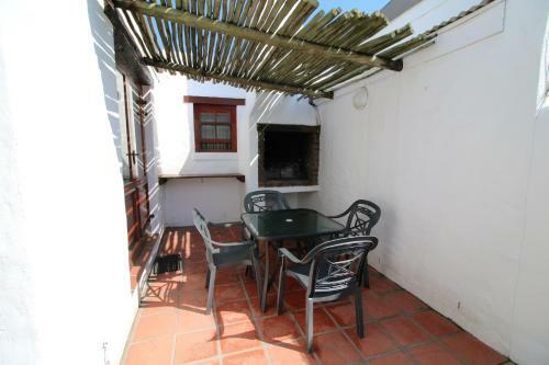 Hostal Baywatch Guest House