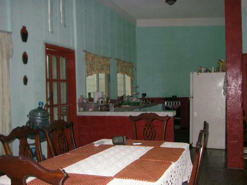 Hostal Guesthouse Dos Molinos B&B