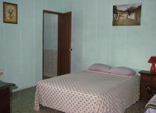 Hostal Guesthouse Dos Molinos B&B