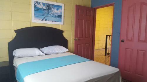Hostal Guesthouse Dos Molinos B&B