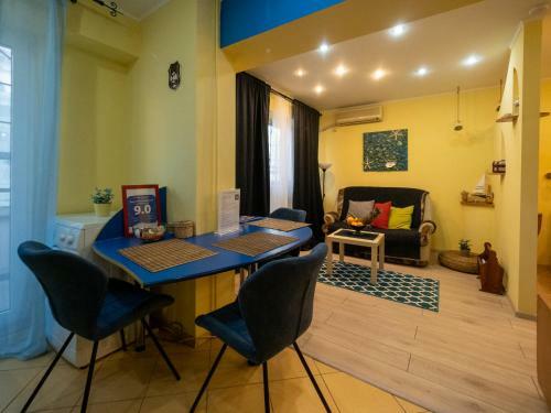 Sunny Old Town Apartments