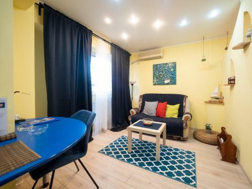 Sunny Old Town Apartments