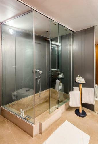 Mana Hotels