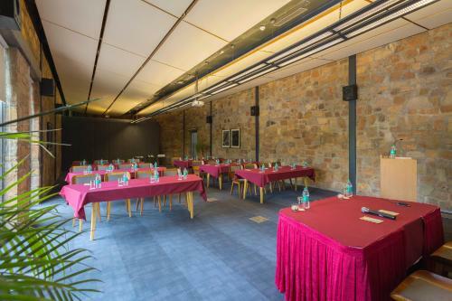 Mana Hotels