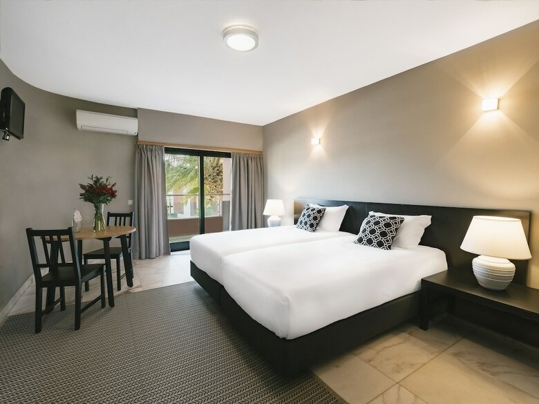 Topazio Mar Beach Hotel & Apartments