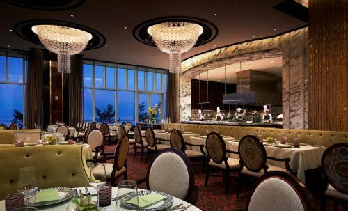 Hotel Solaire Resort & Casino