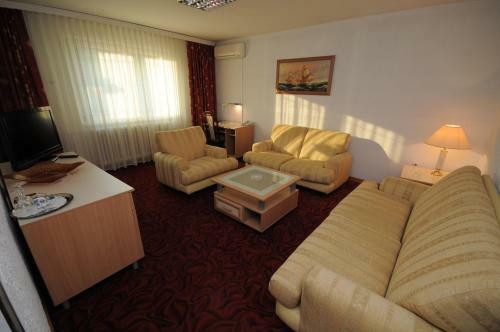Golden Card Motel
