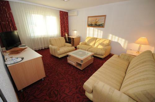 Golden Card Motel