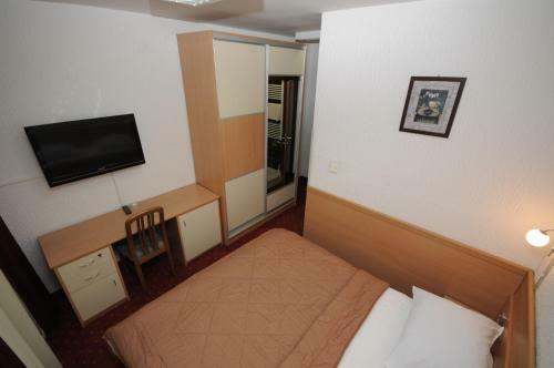 Golden Card Motel