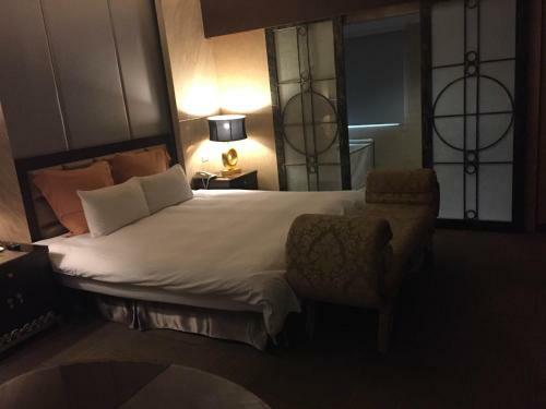 Crystal Business Motel