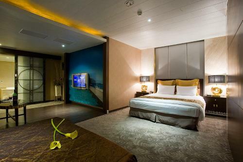 Crystal Business Motel
