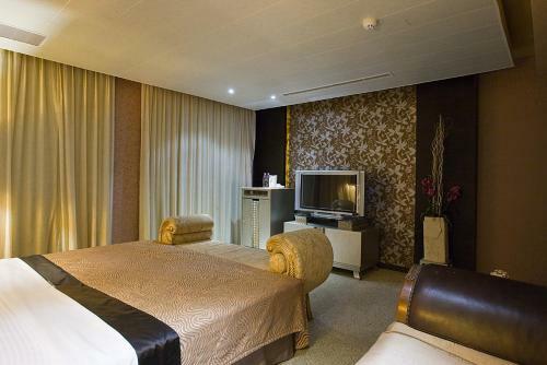 Crystal Business Motel