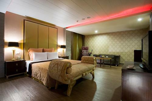 Crystal Business Motel