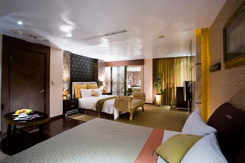 Crystal Business Motel