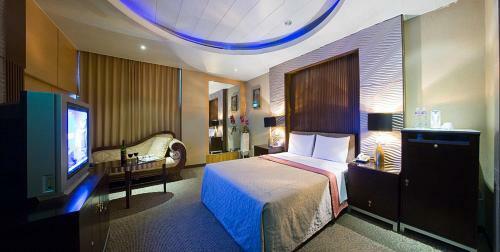 Crystal Business Motel