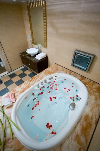 Crystal Business Motel