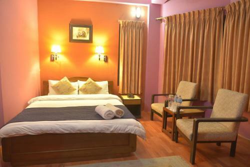 Hotel Silver Oaks Inn