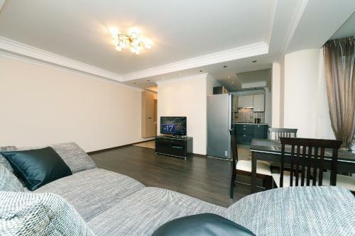 Luxrent Apartments On Lesi Ukrainki - Kiev