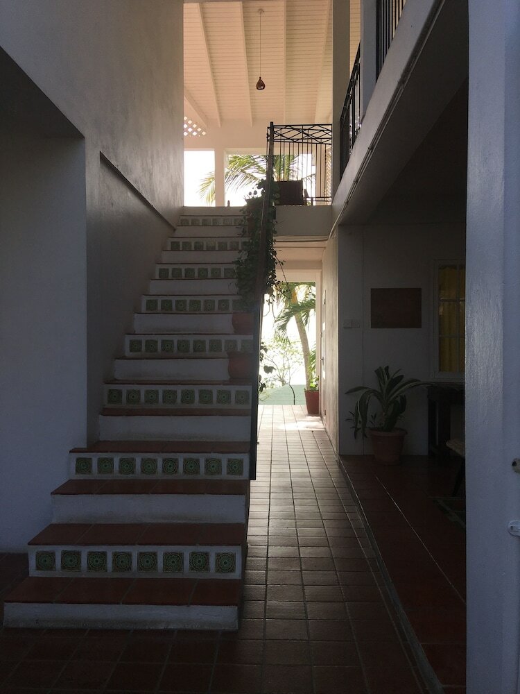 Green Roof Inn