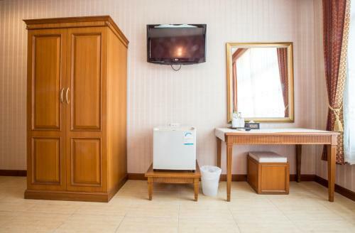 Juntra Resort & Hotel
