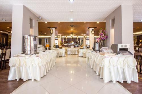 Juntra Resort & Hotel
