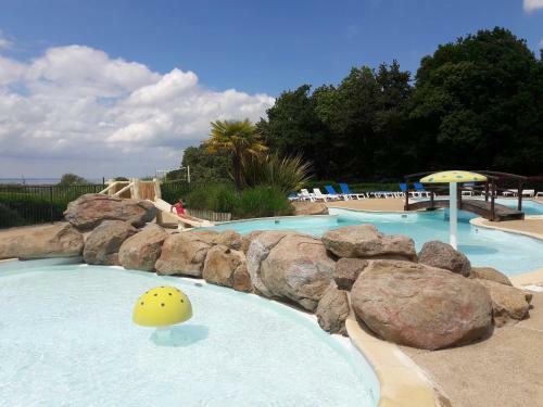 Hotel Camping Le Balcon De La Baie
